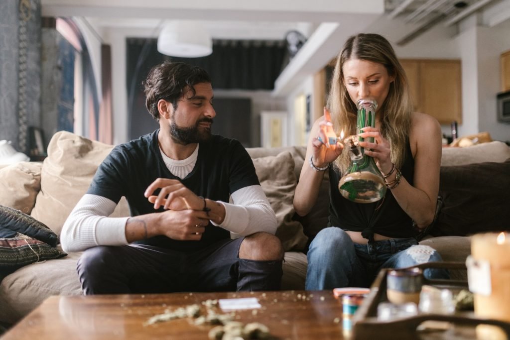 lighting-up-a-bong